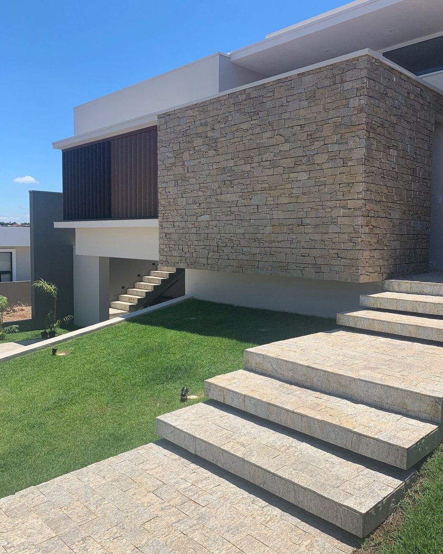 Casa AF em Adamantina, 2019 — projeto de arquitetura residencial, fachada em pedra
