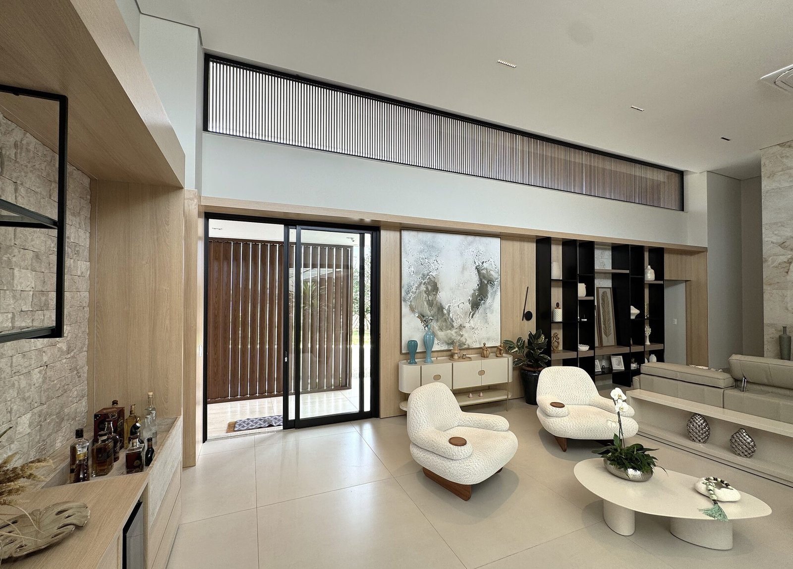 Casa AS — Osvaldo Cruz: sala de estar com poltronas — projeto de arquitetura residencial