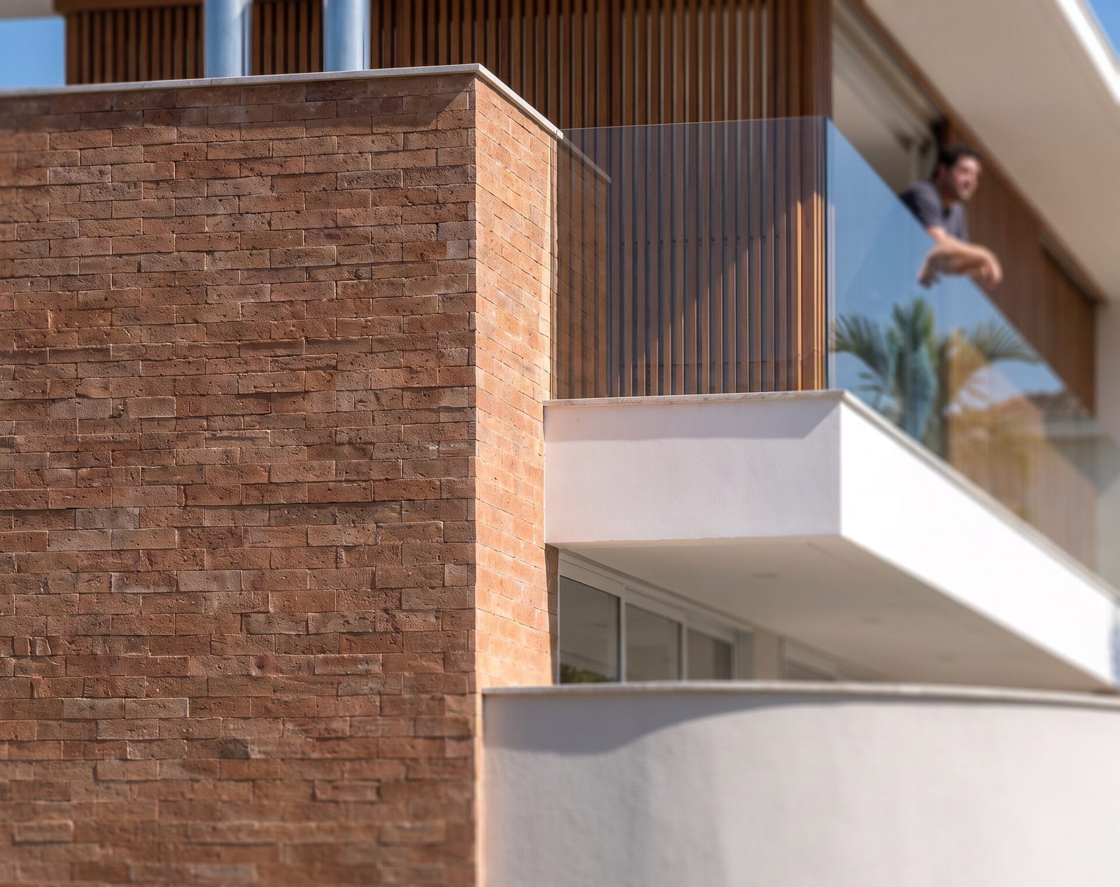 Casa EJ — Adamantina: detalhe do canto em revestimento cerâmico — projeto de arquitetura residencial