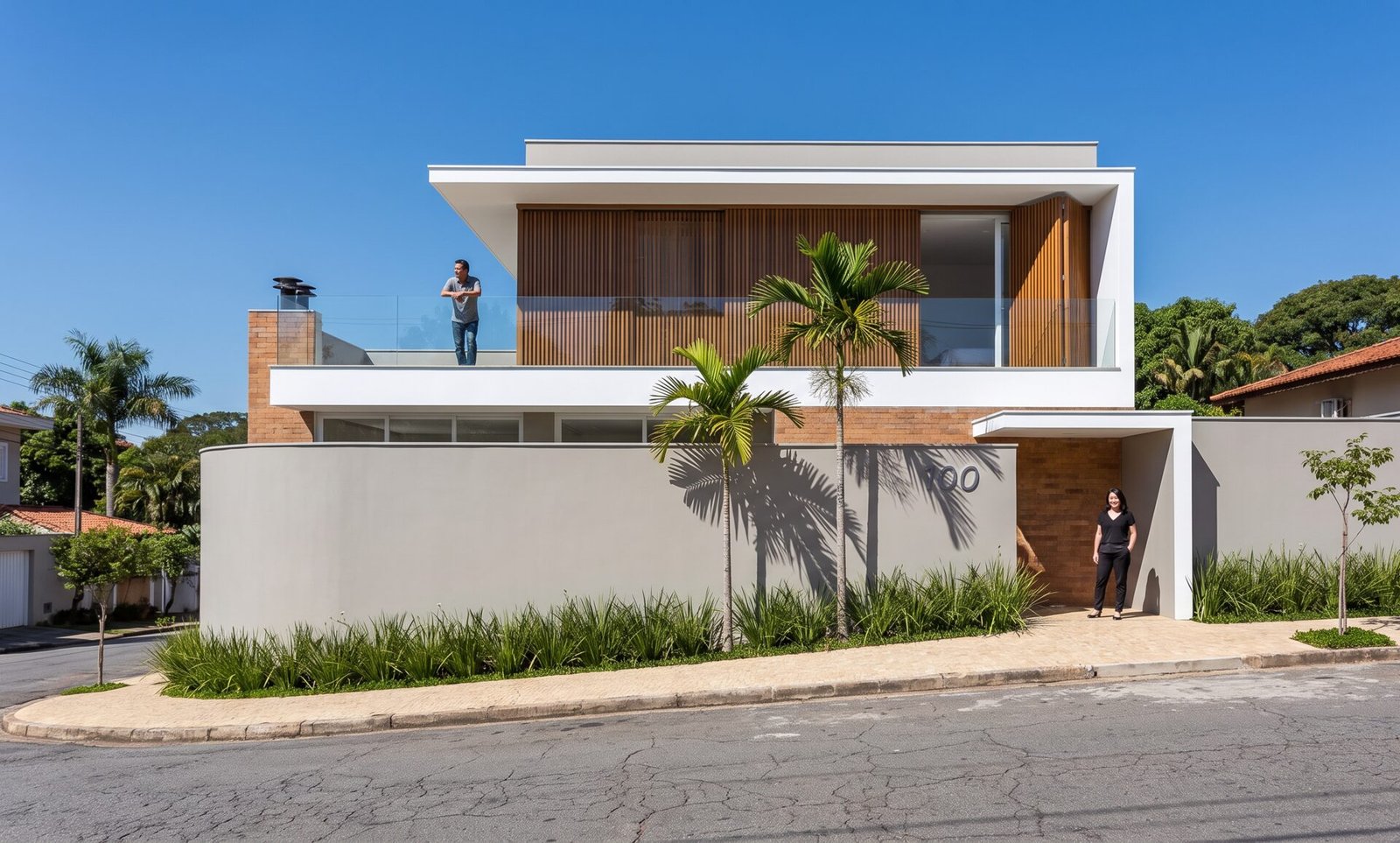 Casa EJ — Adamantina: fachada frontal com o casal na entrada — projeto de arquitetura residencial
