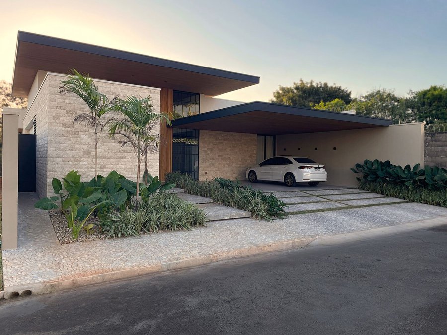 Casa GT em Osvaldo Cruz, 2024 — projeto de arquitetura residencial, fachada ao entardecer