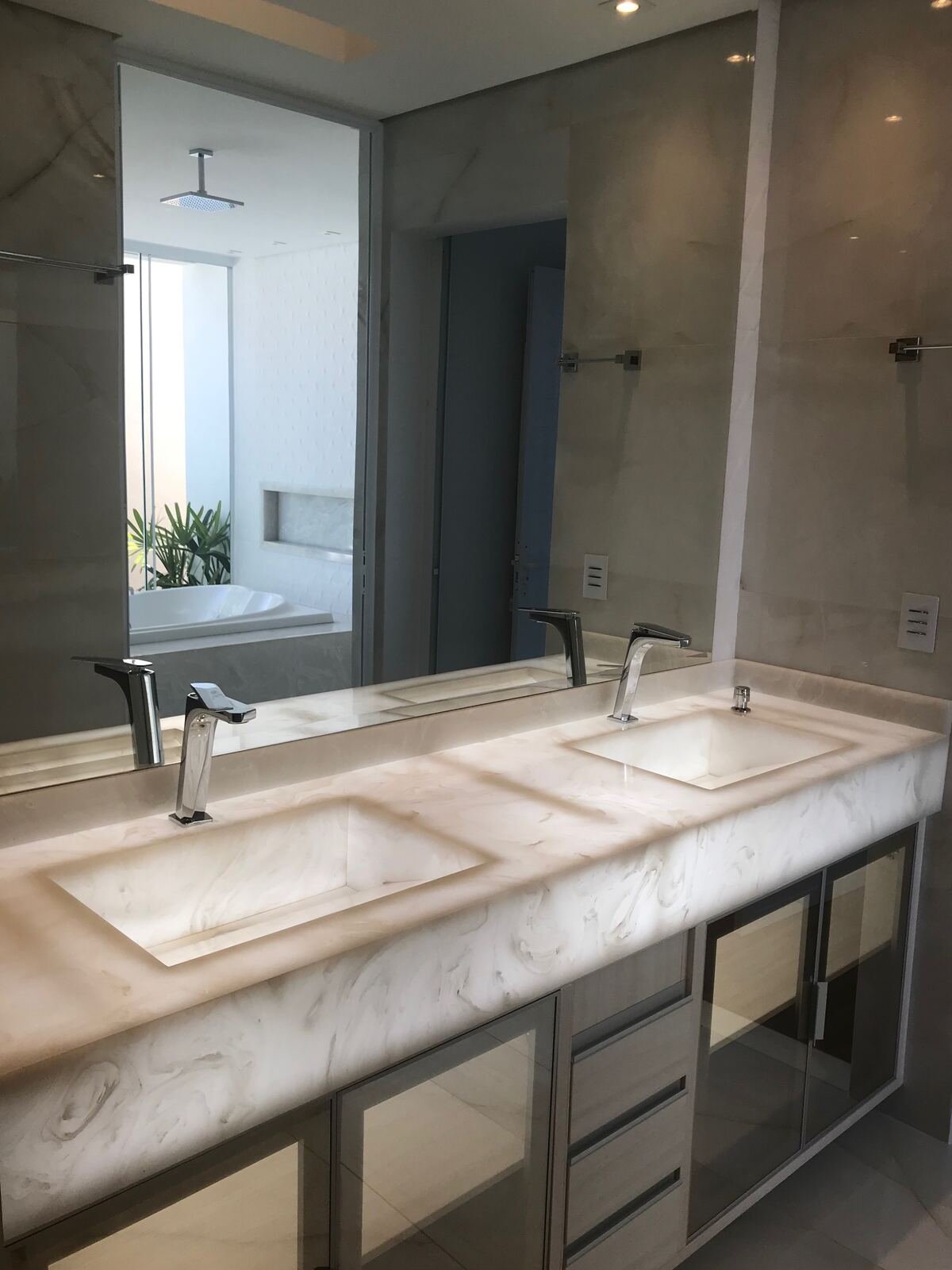 Casa MG — Adamantina: banheiro suite master — projeto de arquitetura residencial