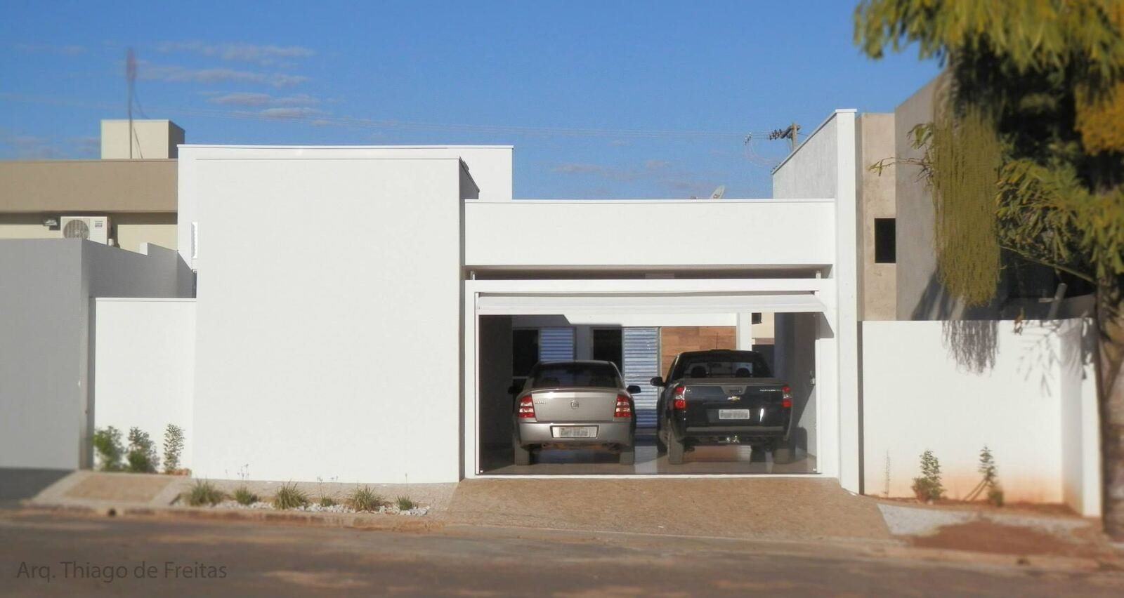 Casa MJ — Adamantina: fachada rua garagem — projeto de arquitetura residencial