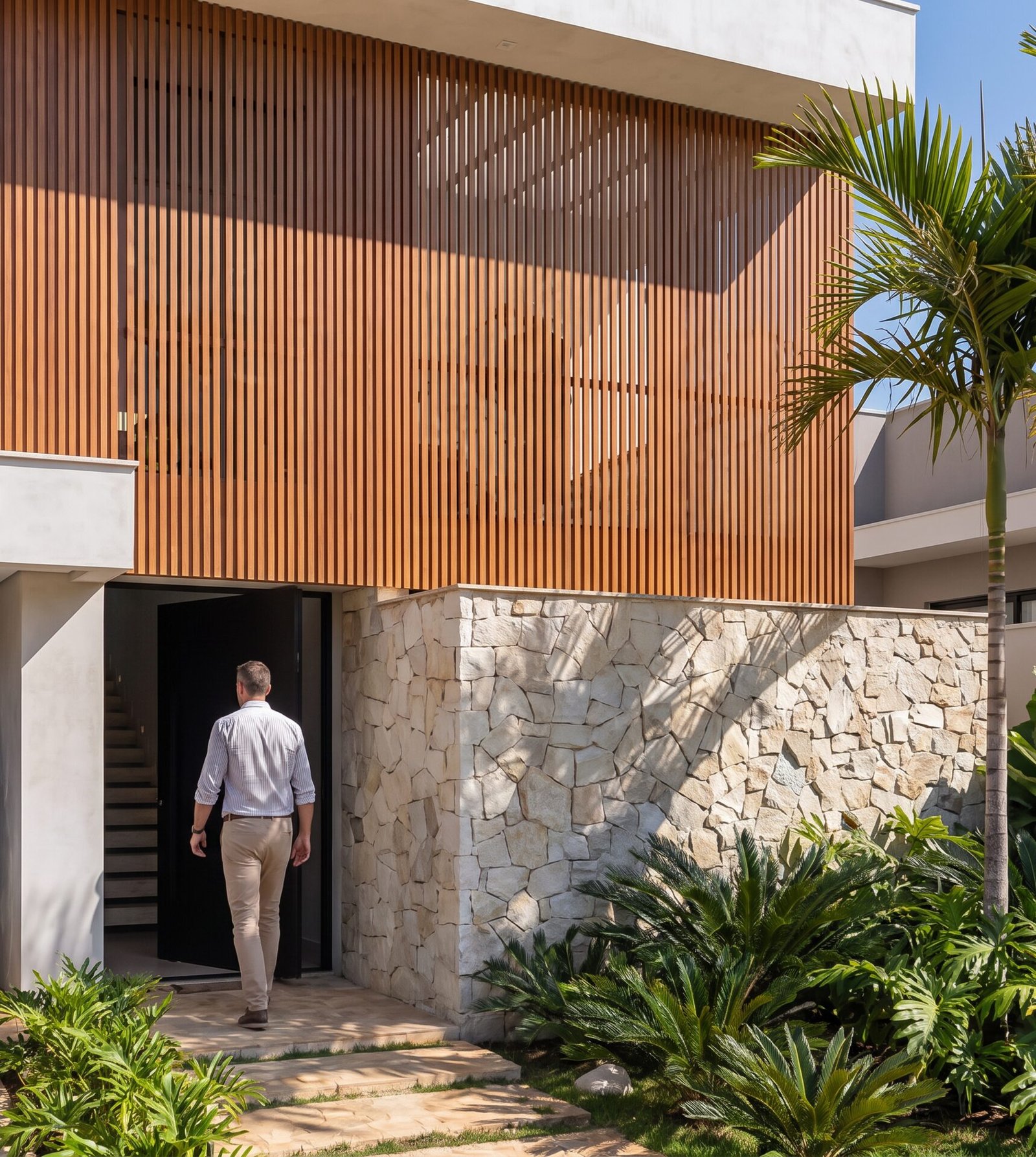 Casa NL — Adamantina: entrada fachada real — projeto de arquitetura residencial