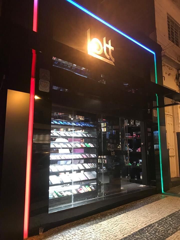Loja Lott — Adamantina: iluminacao neon — projeto de arquitetura comercial